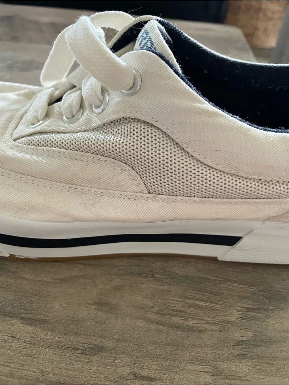 Sperry Top Sider Men’s 9.5 White lace up canvas mesh boat shoes/Sneakers